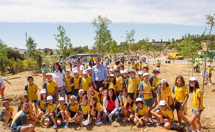 niños-alcalde-reforestacion