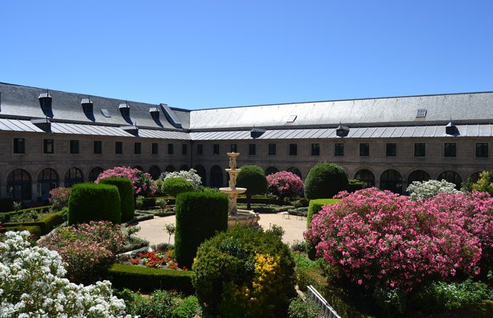 Real Centro Universitario Escorial-María Cristina