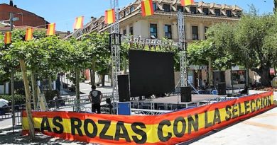 Pantalla gigante en la Plaza de España de Las Rozas