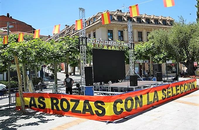 Pantalla gigante en la Plaza de España de Las Rozas