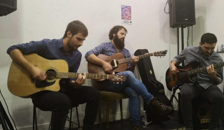 Grupo de música Gotelé en Acústico