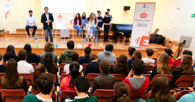 Alumnos participantes en el II Torneo Municipal de Robótica Educativa 'Desafío Las Rozas'.