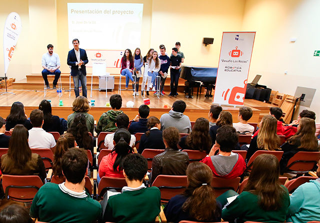 Alumnos participantes en el II Torneo Municipal de Robótica Educativa 'Desafío Las Rozas'.