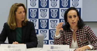 María Lacalle, presidenta del Congreso y Elena Postigo, profesora de Antropología y Bioética de la UFV.