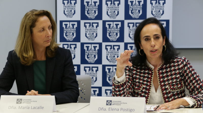 María Lacalle, presidenta del Congreso y Elena Postigo, profesora de Antropología y Bioética de la UFV.