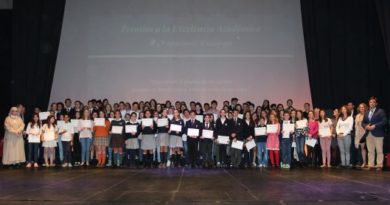 Alumnos premiados por su excelencia académica. Foto: Ayuntamiento de Galapagar.