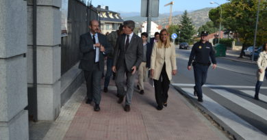 El presidente de la Comunidad de Madrid, Ángel Garrido junto a la alcaldesa de Collado Villalba, Mariola Vargas.