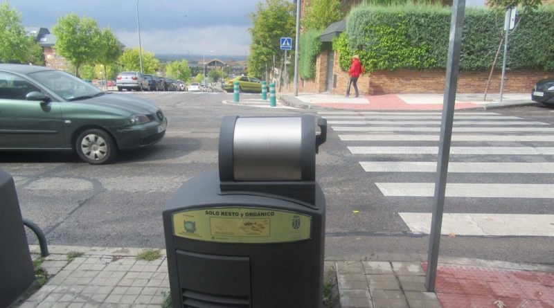 Buzones de tipo 'panera', en Majadahonda.