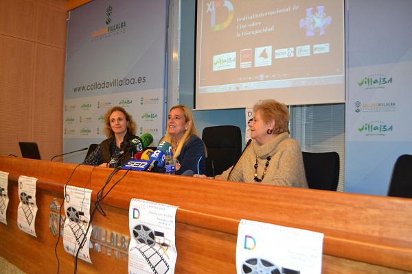 La concejal de cultura, María Torre-Martín; la alcaldesa, Mariola Vargas y la vicepresidenta de la Fundación Anade, Eloísa Olmos.