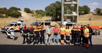 Entrega de los nuevos vehículos a la Agrupación Municipal de Protección Civil.