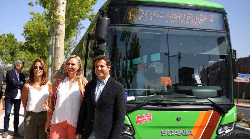 La consejera en funciones de Transportes, Vivienda e Infraestructuras, Rosalía Gonzalo, visitó ayer Las Rozas.