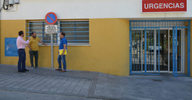 El Centro de Salud dispone de una plaza para el descenso de pacientes.