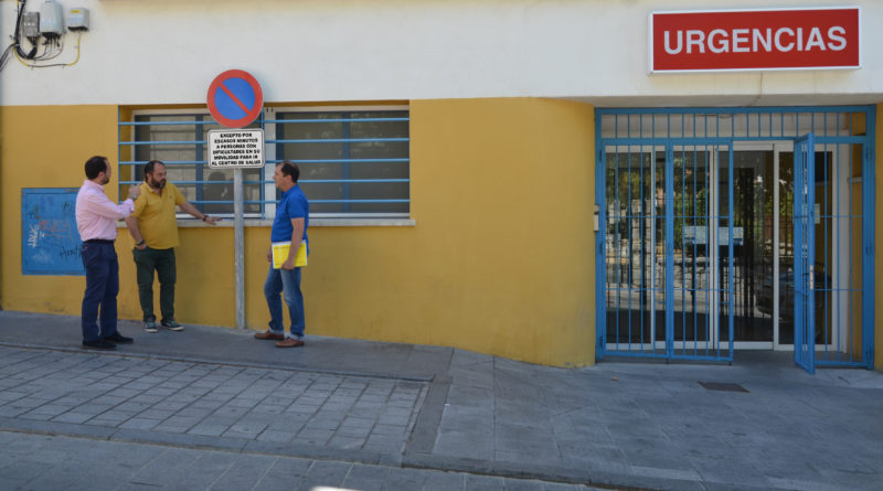 El Centro de Salud dispone de una plaza para el descenso de pacientes.