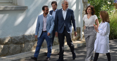 La presidenta de la Comunidad de Madrid visita el Hospital de Guadarrama.