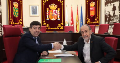 <strong> La R.F.F.M. firma un  convenio de colaboración para la competición  de fútbol-7 en  Galapagar</strong>