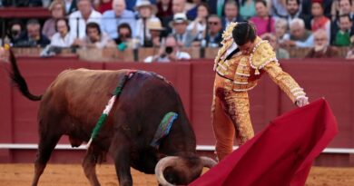 Juan Ortega borda el toreo y para los relojes de Sevilla