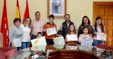 <strong>  Guadarrama entrega los premios  del I Concurso de pintura infantil  “ Mi tienda favorita”</strong>