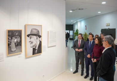La presidenta Ayuso inauguraen Las Rozas,  la exposición “Madrileños centenarios. La sabiduría de la longevidad”