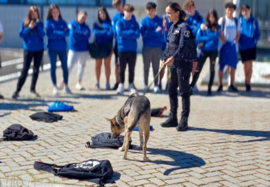 Alumnos de 4º de la ESO “trabajan” con la Policía Local de Majadahonda para conocer su profesión