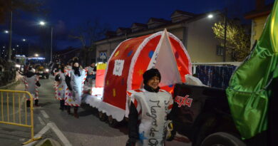 “BUZÓN REAL” Y “CARTEROS Y CARTAS REALES”, Ganadores del   III Concurso de Carrozas y pasacalles de Guadarrama