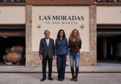 La presidenta de la Comunidad de Madrid, Isabel Díaz Ayuso, visita la bodega ‘Las Moradas de San Martin’