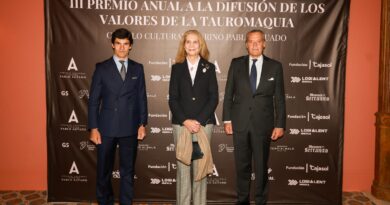La Infanta Doña Elena recibió el III Premio a la Difusión de los Valores de la Tauromaquia