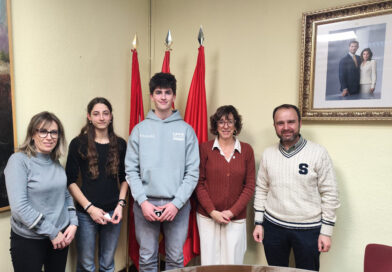 El alcalde de Guadarrama  se reúne con los alumnos  galardonados con el Bachillerato de Excelencia 