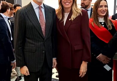 La alcaldesa de Pozuelo asiste a la inauguración oficial del campus del IEB presidida por el Rey