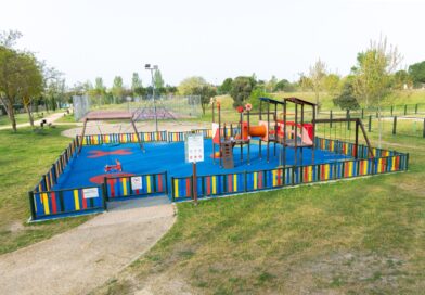 Boadilla renueva el caucho de las zonas infantiles en varios parques