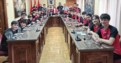 El Voleibol guadarrameño firma el libro de honor del Ayuntamiento tras sus éxitos en el Madup Volley El Voleibol guadarrameño firma el libro de honor del Ayuntamiento tras sus éxitos en el Madup Volley