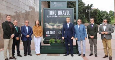 La Real Unión de Criadores de Toros de Lidia inaugura en Las Ventas la exposición Toro Bravo, el guardián de la biodiversidad