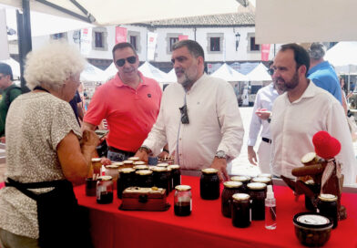 Guadarrama recibe al mercado itinerante la Despensa de Madrid.