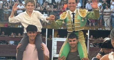 Miguel García firma un debut de luces soñado y sale a hombros en Lanzahita