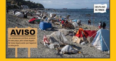 Bandera blanca en la playa de El Trampolín de Ceuta