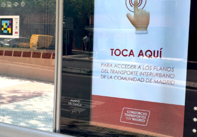 Nuevos mapas interactivos en las marquesinas para mejorar la información y la conectividad de los viajeros