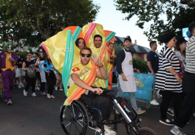 Galapagar ofrece a sus peñas un obsequio en el Pasacalles al formalizar su registro municipal Galapagar ofrece a sus peñas un obsequio en el Pasacalles al formalizar su registro municipal