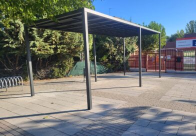 Boadilla instala dos pérgolas en la entrada de los colegios Federico García Lorca y José Bergamín Boadilla instala dos pérgolas en la entrada de los colegios Federico García Lorca y José Bergamín