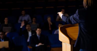 El desgaste permanente de la política en España El desgaste permanente de la política en España